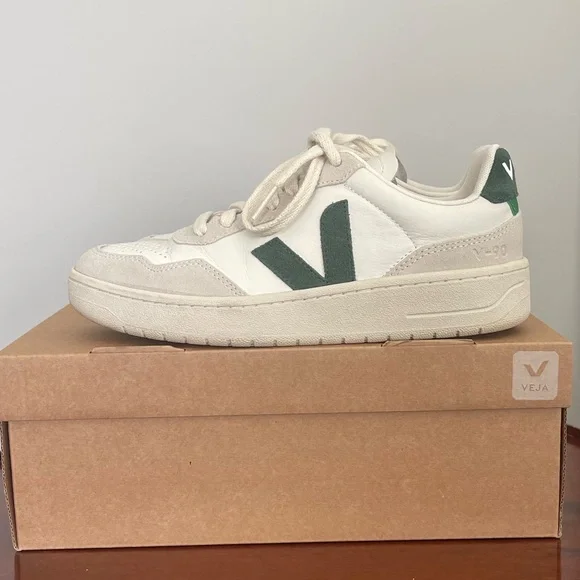 Veja V-90 Sneakers in Extra-White Cypress in Size 38 - Picture 5 of 10